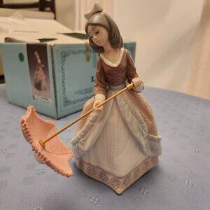 Lladro Jolie with Parasol Porcelain Figurine #5210 Retired